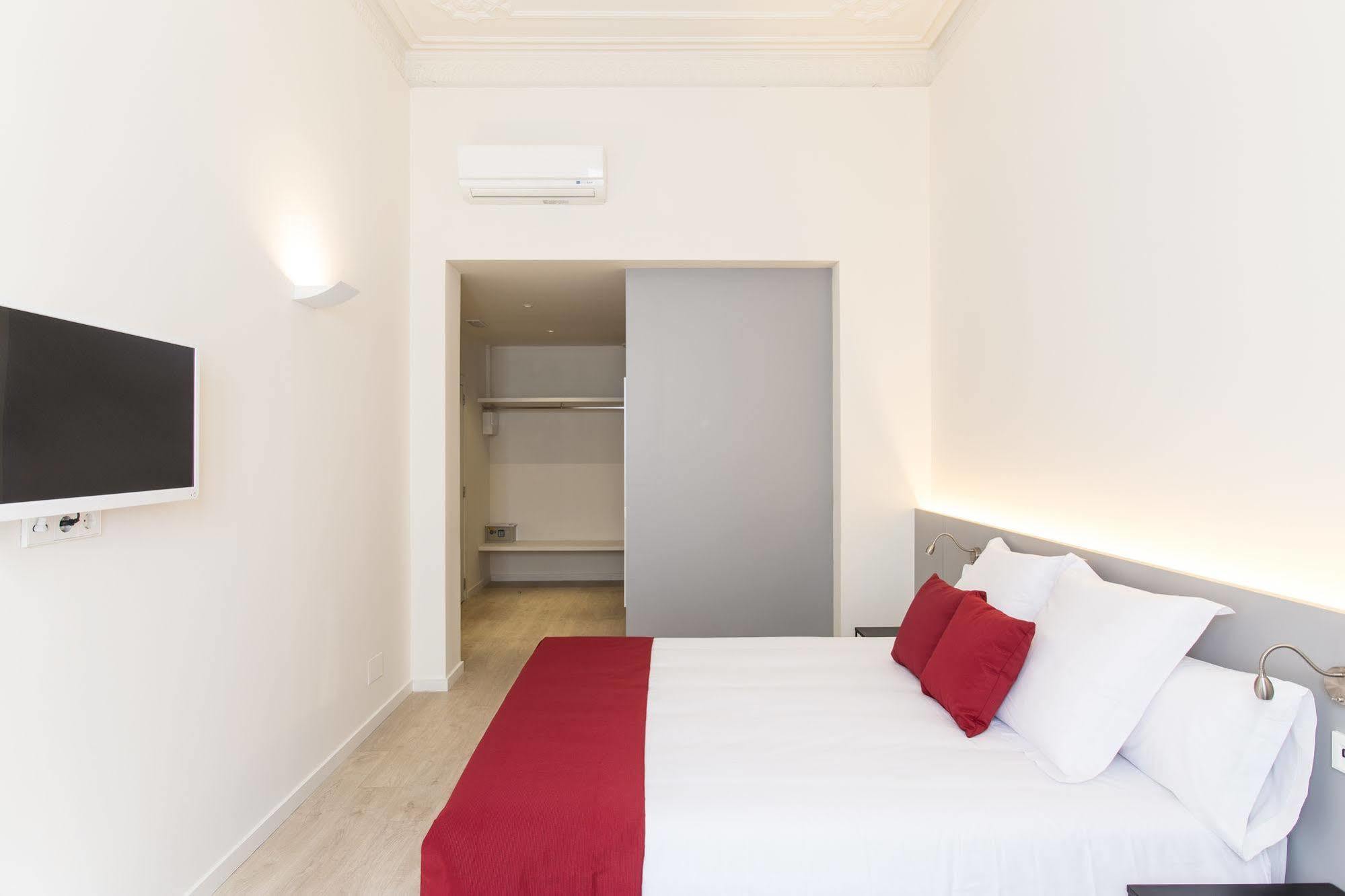 Izaila Plaza Catalunya Gasthuis 3*